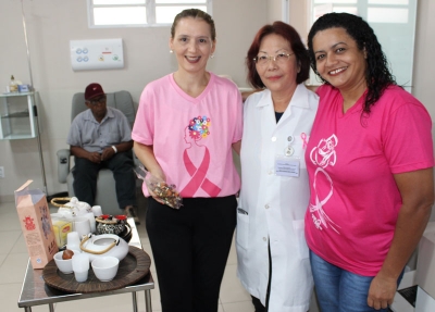 Pacientes do setor de Quimioterapia da Santa Casa de Marília participam de "Chá Terapia"