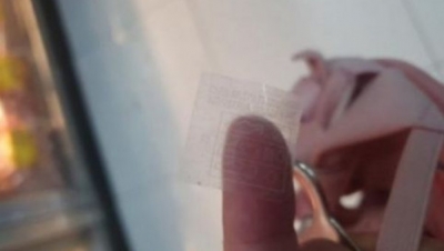 Bebê de 7 meses engasga com plástico de sandália