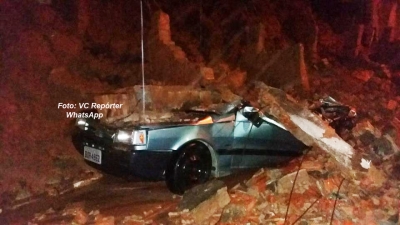 Chuva provoca queda de muro e vazamentos em prédios públicos em Pompeia