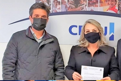 Prefeita Tina garante a retomada de obras das 40 casas em Pompeia