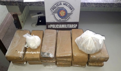 PM surpreende dupla enterrando drogas. Quase 16 quilos são apreendidos