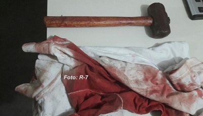 Mulher de 20 anos é agredida a golpes de marreta por namorado de 62. Ele é achado morto