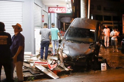 Após destruição por chuva, equipes realizam limpeza em São Carlos