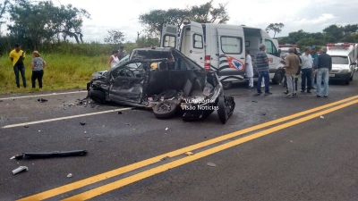 Mulher morre em grave acidente na SP-333