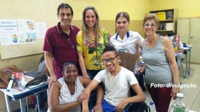 Diretoria de Ensino de Marília faz campanha e consegue cadeira de rodas para aluno