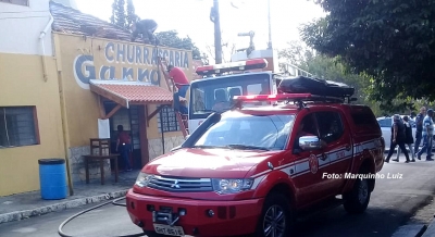 Incêndio atinge churrascaria e mobiliza Bombeiros