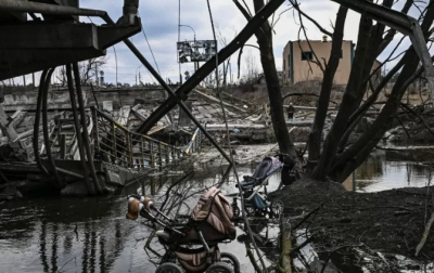 Na Ucrânia, pessoas lutam por comida e derretem neve para ter água