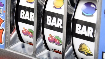 Polícia apreende máquina caça-níquel na zona sul