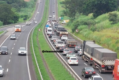 Acidentes provocam novo congestionamento na rodovia do Contorno