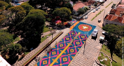 Igreja Católica celebra Corpus Christi com tradicionais tapetes