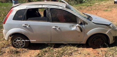 Capotamento de carro deixa duas mulheres feridas