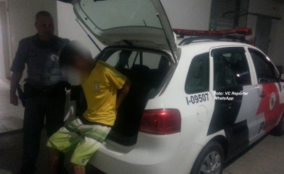 Homem tenta furtar moto, apanha da vítima corre e furta outra motocicleta. Acabou preso