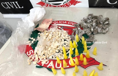 DISE prende dupla vendendo drogas na favela da vila Barros