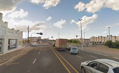 Mulher se envolve em colisão com moto e depois foge do local do acidente