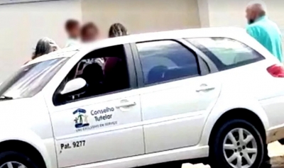 Mais uma criança é esquecida dentro de ônibus escolar 