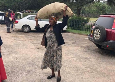 Bilionário recompensa idosa que andou 16 quilômetros para ajudar vítimas de ciclone