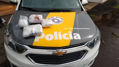 Moça é presa transportando skank em ônibus na região