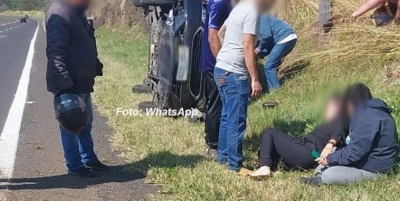 Carro capota na rodovia SP-294 entre Pompeia e Marília