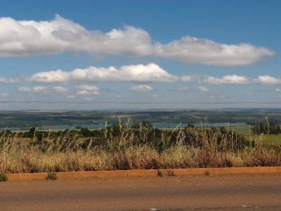 Avião cai em Goiás e deixa feridos