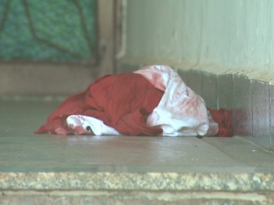 Menino esfaqueado pela avó recebe alta em hospital