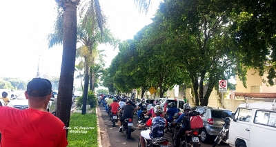 Motociclistas marilienses prestam homenagem ao colega que morreu durante encontro na região