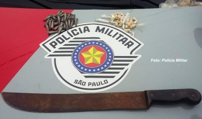 Traficante armado com facão é preso pela Polícia Militar