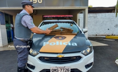 Adolescente é surpreendida com droga dentro de ônibus em Marília