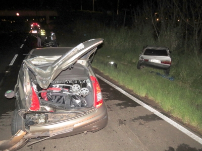 Grave acidente envolve quatro carros e uma moto 