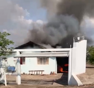 Briga de casal termina com casa e carro incendiados em Marília