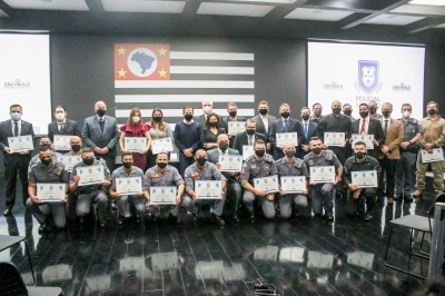 Governo homenageia policiais nota 10