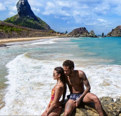 Fotógrafo exibe fotos de Bruna Marquezine e Neymar em Noronha.