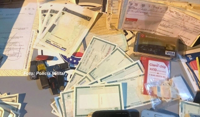 Homem acusado de vender documentos falsos é preso pela Polícia Militar