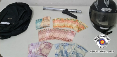 Homem é preso pela PM após roubar padaria com arma de brinquedo