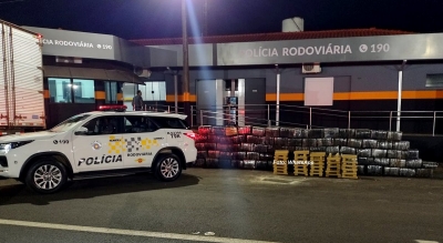 Caminhão é apreendido com mais de 2 toneladas de maconha