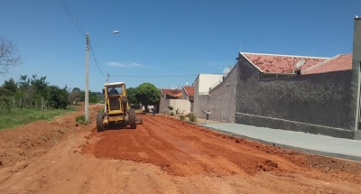 Mais um tabu quebrado: Prefeitura asfalta rua no bairro Fernando Mauro