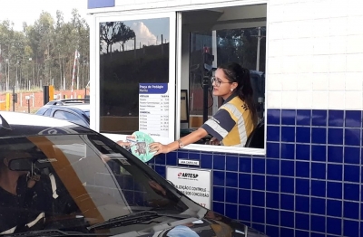 Entrevias distribui 10 mil leques educativos para motoristas
