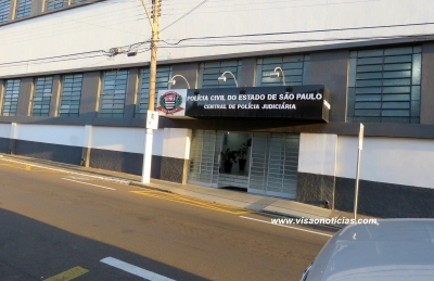 Homens armados em moto, leva bolsa e dinheiro de jovem na zona norte