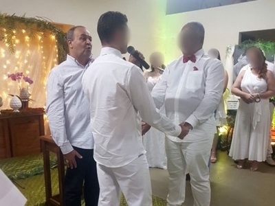 Papa pune padre por abençoar casamento gay em Assis  