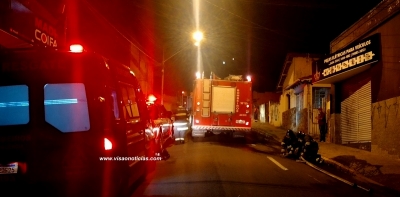 Incêndio em residência mobiliza Bombeiros nesta madrugada em Marília