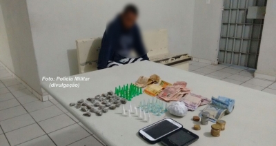 Menor e rapaz são presos com drogas pela PM
