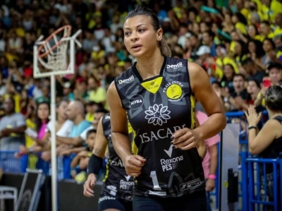 Polícia Civil investiga morte de ex-atleta Walewska Oliveira após queda do 17º andar