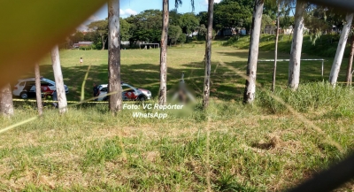 Moça é encontrada morta em campo de futebol na zona norte