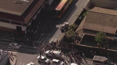 Menina de 5 anos é morta a facadas em porta de escola em Betim (MG)