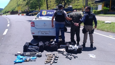 Ação conjunta da PRF e Polícia Civil apreende 19 fuzis na Via Dutra