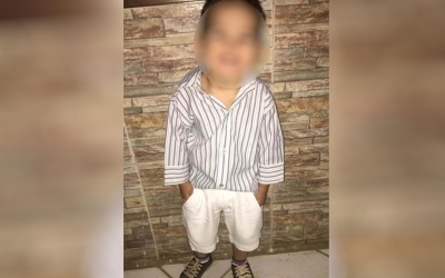Mãe diz que sabia que namorado agredia filho encontrado morto em casa: "achei que mudaria"