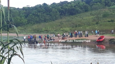 Rio transborda, leva caminhonete e duas pessoas morrem afogadas