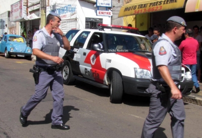 Homem tenta assalto contra loja no centro