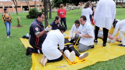 Simulação de atendimento pré-hospitalar é realizado por enfermeiros pós-graduandos da Unimar 