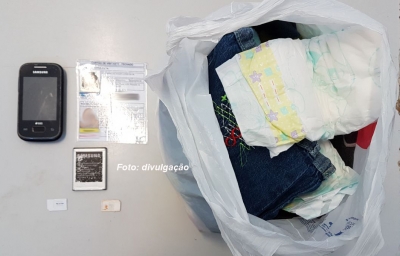 Mulher é surpreendida tentando entrar com celular em penitenciária