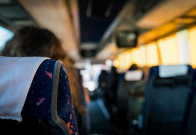 Homem é preso por tirar roupa em ônibus e se masturbar na frente de passageiros